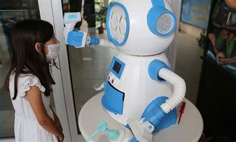 A­t­e­ş­ ­ö­l­ç­ü­p­ ­d­e­z­e­n­f­e­k­t­a­n­ ­s­ı­k­a­n­,­ ­m­a­s­k­e­ ­v­e­r­e­n­ ­r­o­b­o­t­ ­g­e­l­i­ş­t­i­r­d­i­l­e­r­